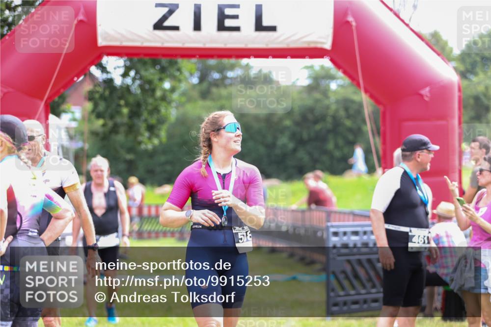 21.06.2026 - 29. Vierlanden-Triathlon Andreas Tolksdorf http://msf.ph/oto/9915253 21.06.2026 11:37:00 Ziel 400, 516, 518, 553 meine-sportfotos.de