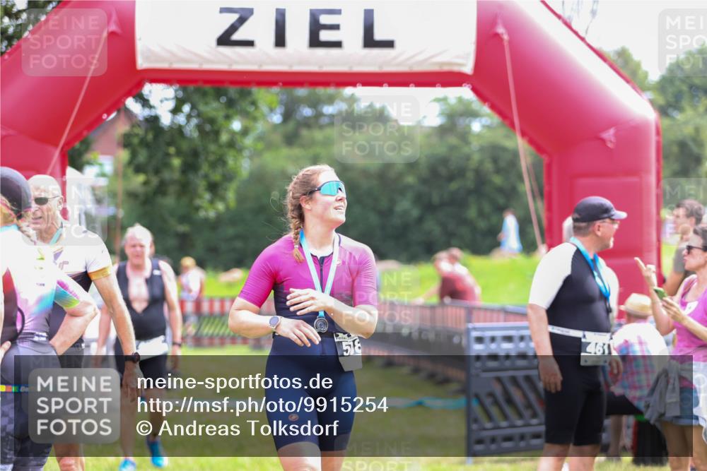 21.06.2026 - 29. Vierlanden-Triathlon Andreas Tolksdorf http://msf.ph/oto/9915254 21.06.2026 11:37:00 Ziel 400, 516, 518, 553 meine-sportfotos.de
