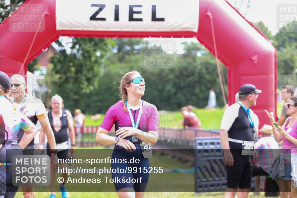 21.06.2026 - 29. Vierlanden-Triathlon Andreas Tolksdorf http://msf.ph/oto/9915255 21.06.2026 11:37:00 Ziel 400, 516, 518, 553 meine-sportfotos.de