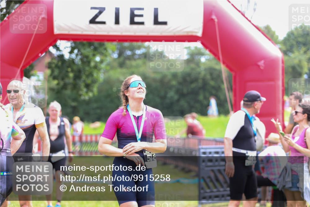 21.06.2026 - 29. Vierlanden-Triathlon Andreas Tolksdorf http://msf.ph/oto/9915258 21.06.2026 11:37:00 Ziel 400, 516, 518, 553 meine-sportfotos.de