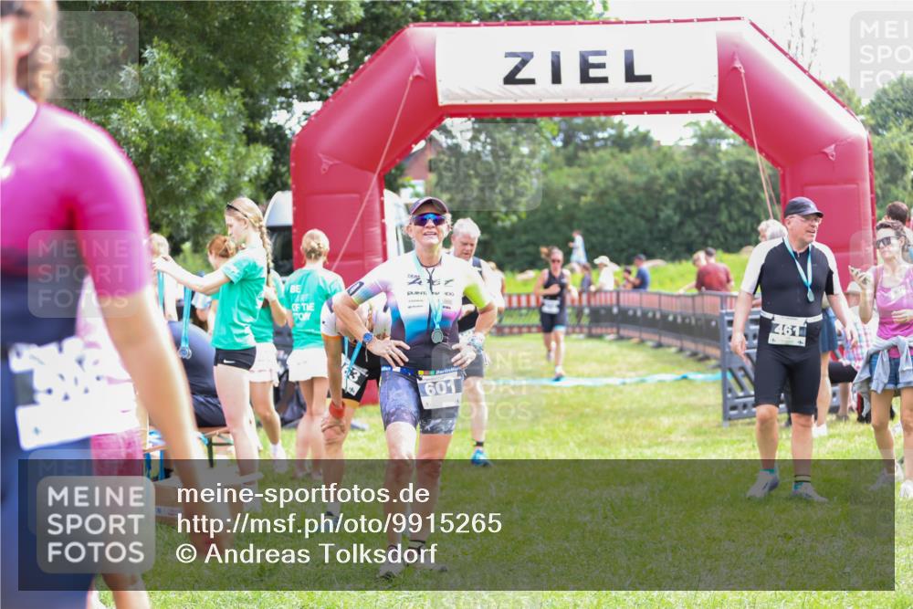 21.06.2026 - 29. Vierlanden-Triathlon Andreas Tolksdorf http://msf.ph/oto/9915265 21.06.2026 11:37:04 Ziel 516, 518, 553 meine-sportfotos.de
