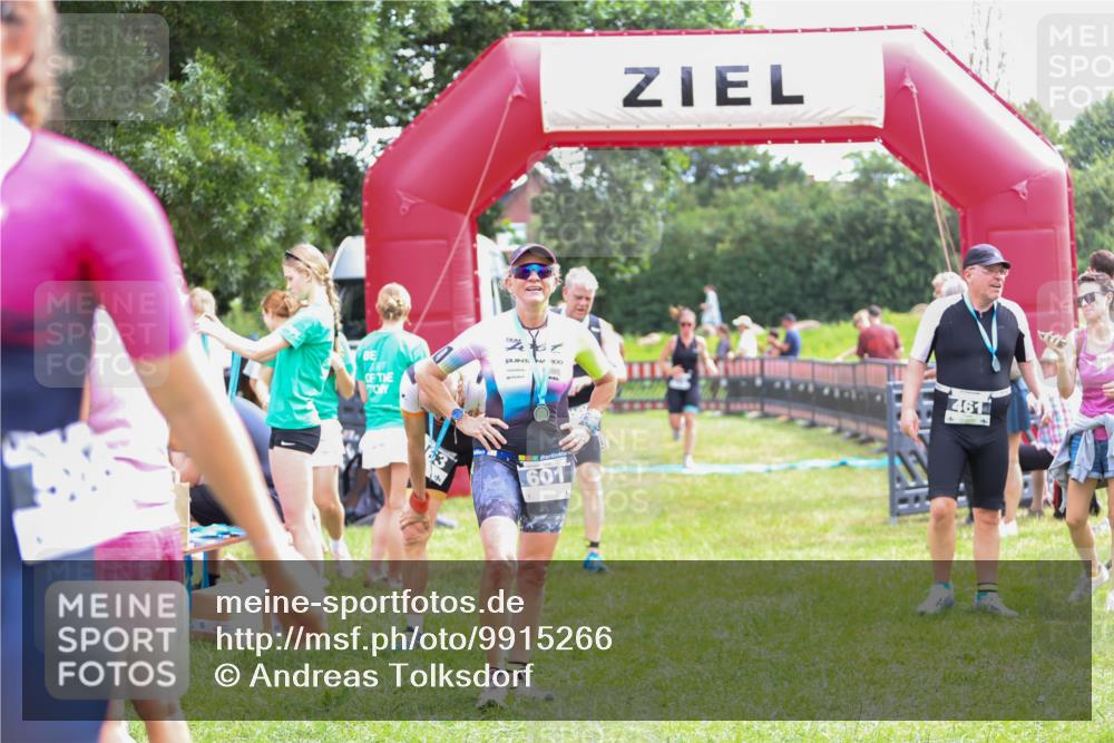 21.06.2026 - 29. Vierlanden-Triathlon Andreas Tolksdorf http://msf.ph/oto/9915266 21.06.2026 11:37:04 Ziel 516, 518, 553 meine-sportfotos.de