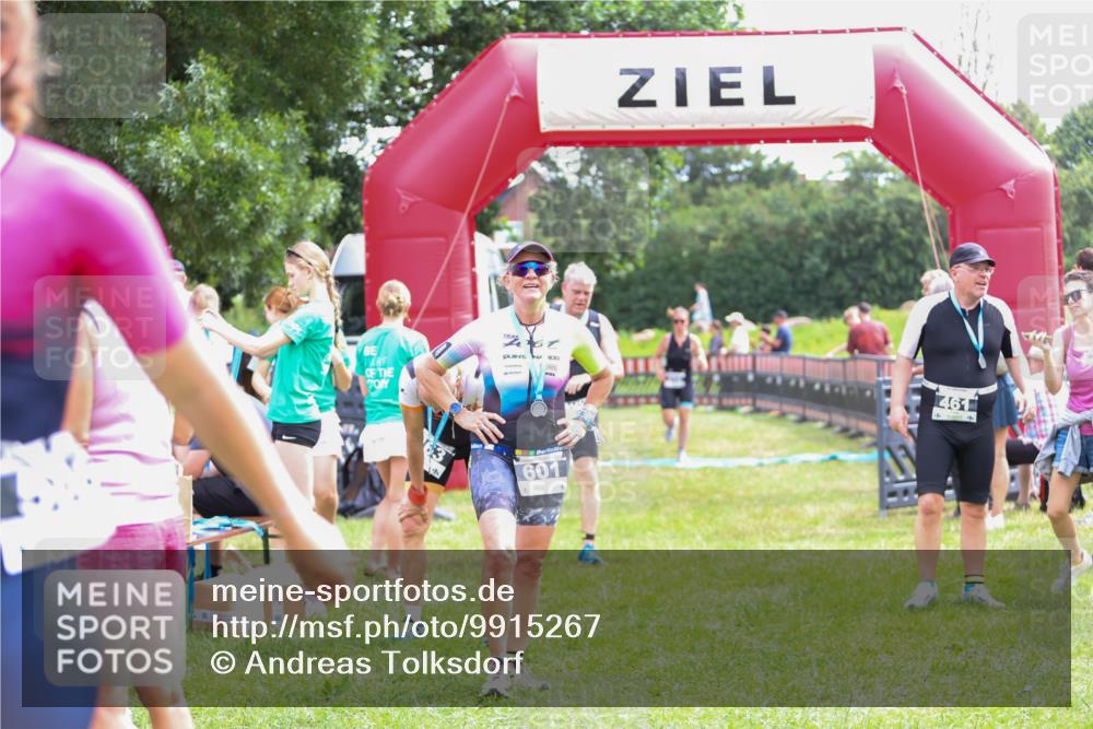 21.06.2026 - 29. Vierlanden-Triathlon Andreas Tolksdorf http://msf.ph/oto/9915267 21.06.2026 11:37:04 Ziel 516, 518, 553 meine-sportfotos.de