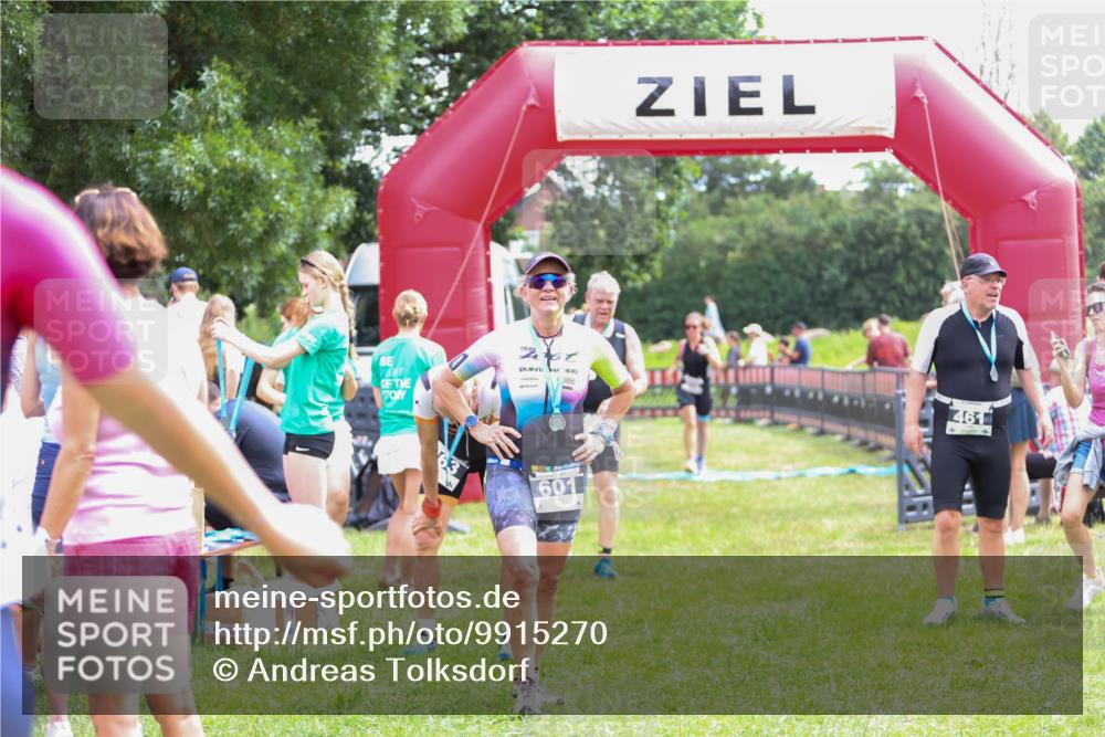 21.06.2026 - 29. Vierlanden-Triathlon Andreas Tolksdorf http://msf.ph/oto/9915270 21.06.2026 11:37:04 Ziel 516, 518, 553 meine-sportfotos.de