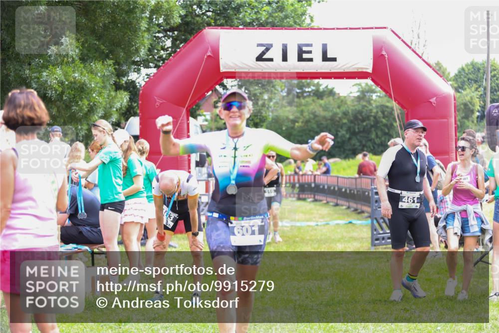 21.06.2026 - 29. Vierlanden-Triathlon Andreas Tolksdorf http://msf.ph/oto/9915279 21.06.2026 11:37:06 Ziel 516, 518, 553 meine-sportfotos.de
