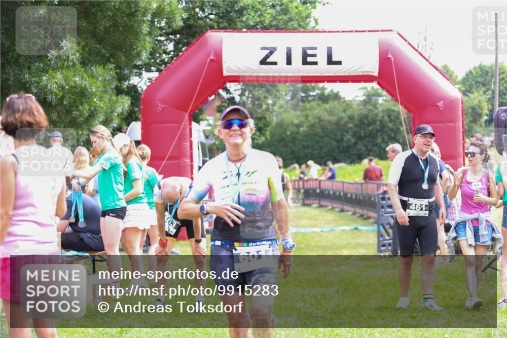 21.06.2026 - 29. Vierlanden-Triathlon Andreas Tolksdorf http://msf.ph/oto/9915283 21.06.2026 11:37:06 Ziel 516, 518, 553 meine-sportfotos.de