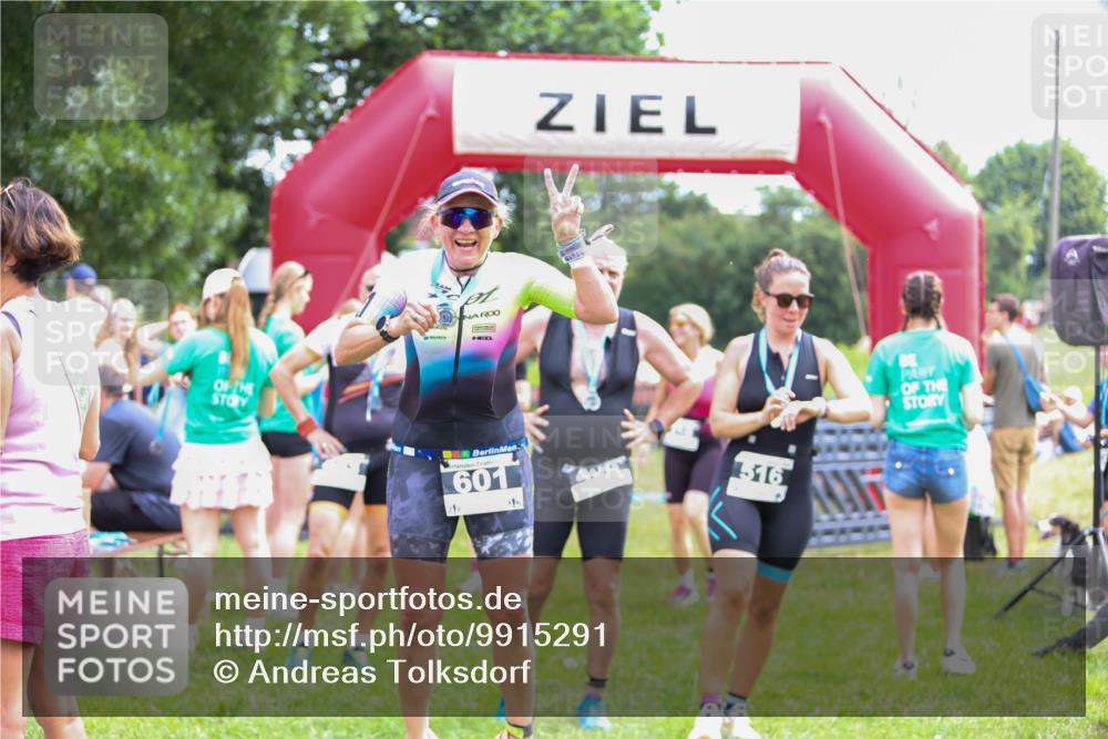 21.06.2026 - 29. Vierlanden-Triathlon Andreas Tolksdorf http://msf.ph/oto/9915291 21.06.2026 11:37:14 Ziel 518, 553 meine-sportfotos.de