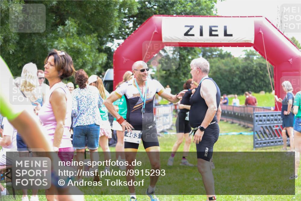 21.06.2026 - 29. Vierlanden-Triathlon Andreas Tolksdorf http://msf.ph/oto/9915293 21.06.2026 11:37:19 Ziel  meine-sportfotos.de