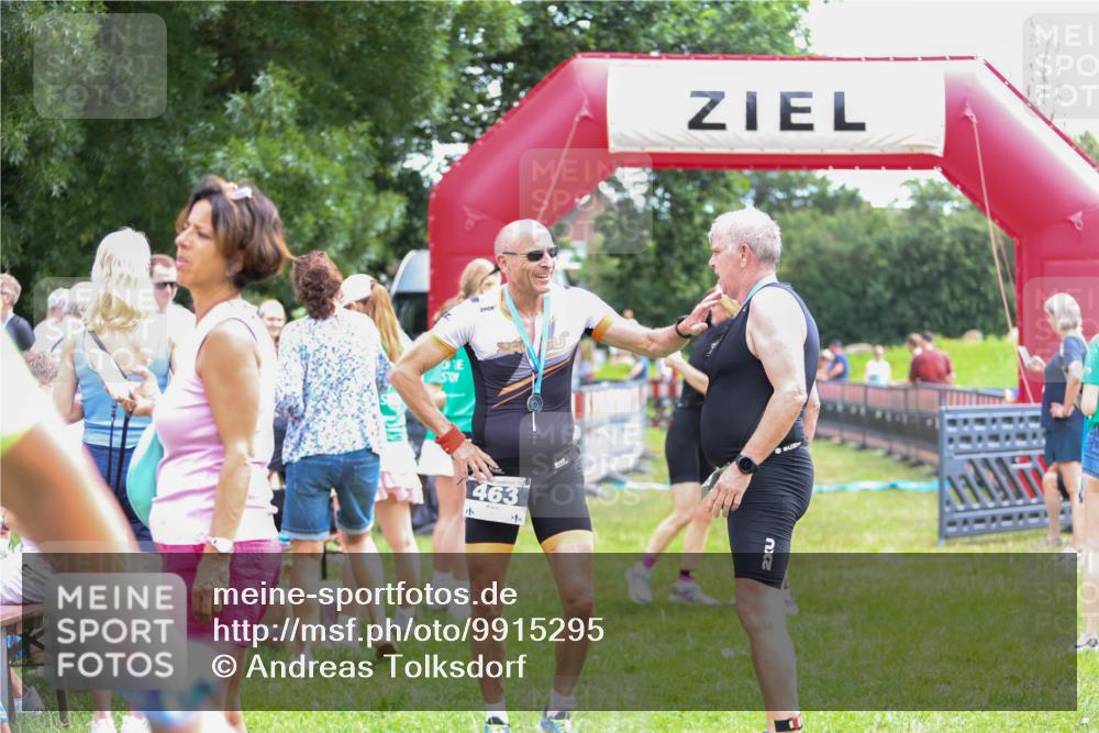 21.06.2026 - 29. Vierlanden-Triathlon Andreas Tolksdorf http://msf.ph/oto/9915295 21.06.2026 11:37:19 Ziel  meine-sportfotos.de