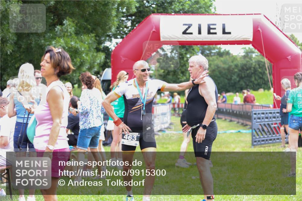 21.06.2026 - 29. Vierlanden-Triathlon Andreas Tolksdorf http://msf.ph/oto/9915300 21.06.2026 11:37:19 Ziel  meine-sportfotos.de