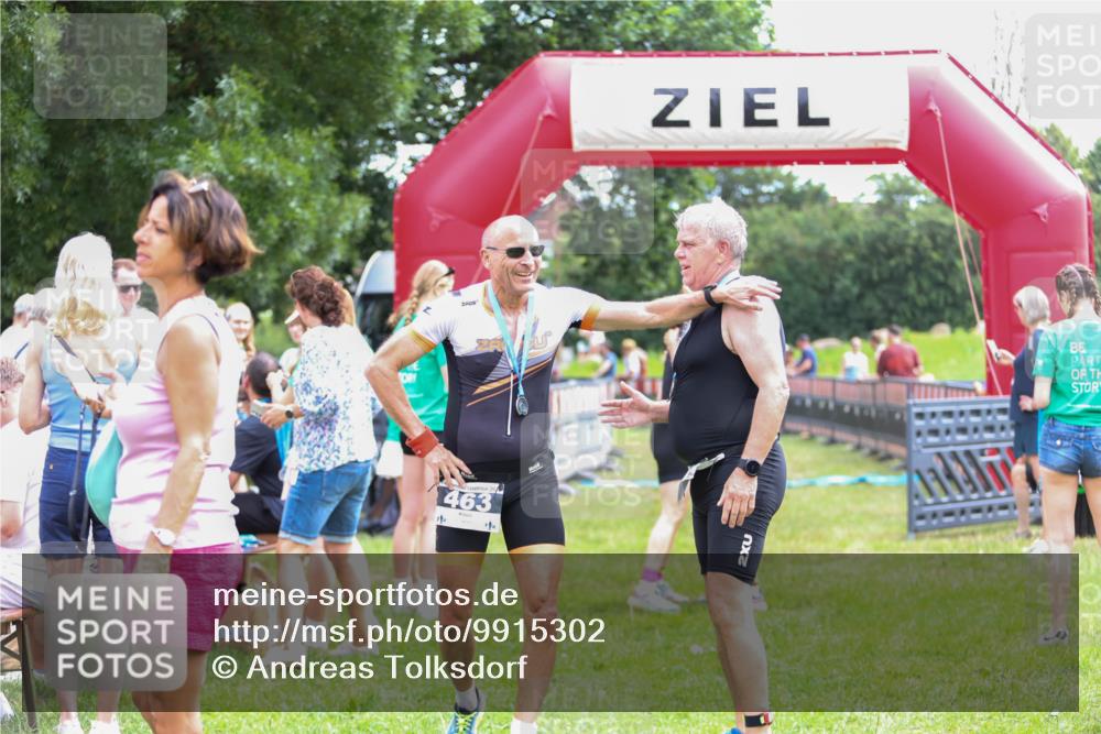 21.06.2026 - 29. Vierlanden-Triathlon Andreas Tolksdorf http://msf.ph/oto/9915302 21.06.2026 11:37:19 Ziel  meine-sportfotos.de