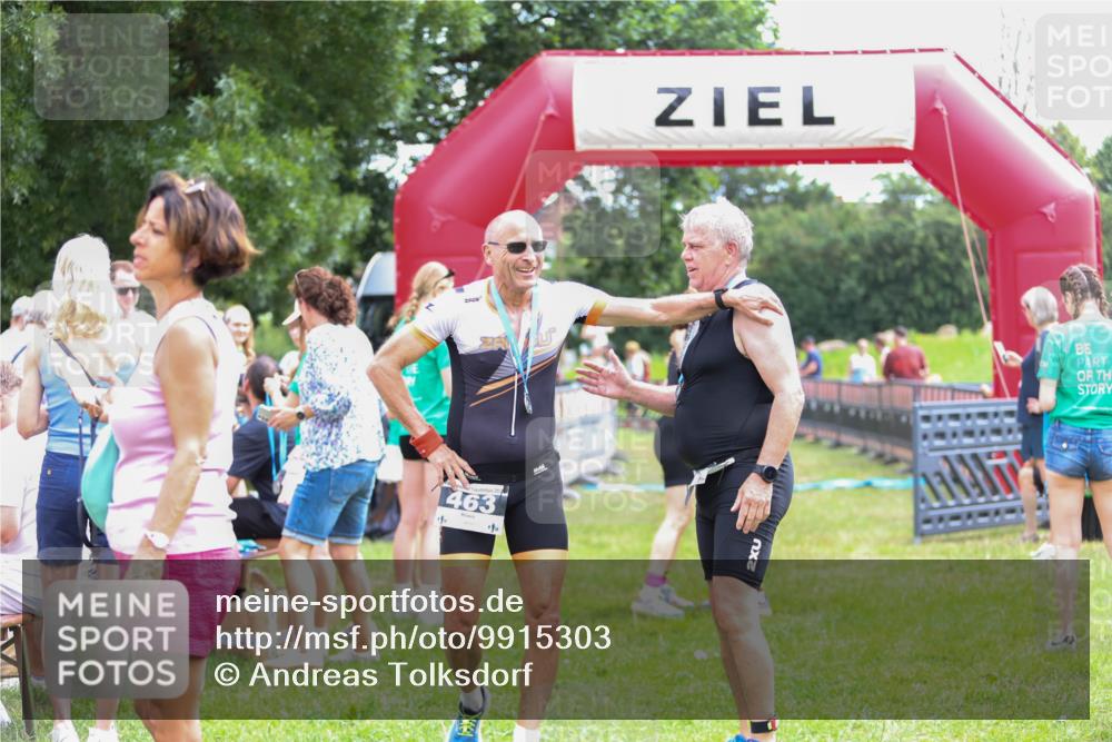 21.06.2026 - 29. Vierlanden-Triathlon Andreas Tolksdorf http://msf.ph/oto/9915303 21.06.2026 11:37:19 Ziel  meine-sportfotos.de