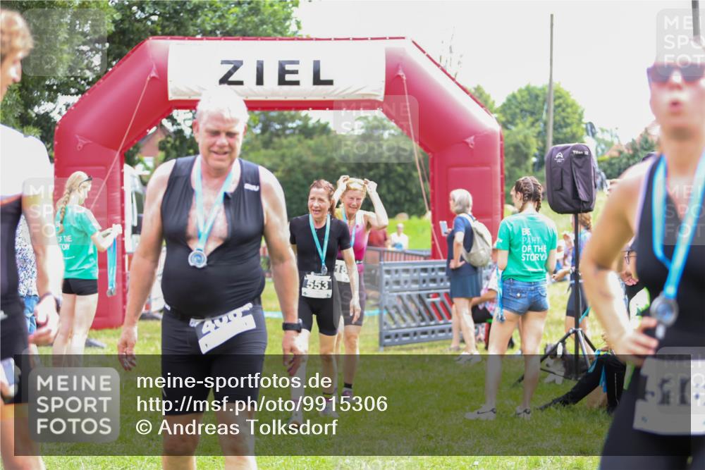 21.06.2026 - 29. Vierlanden-Triathlon Andreas Tolksdorf http://msf.ph/oto/9915306 21.06.2026 11:37:23 Ziel  meine-sportfotos.de