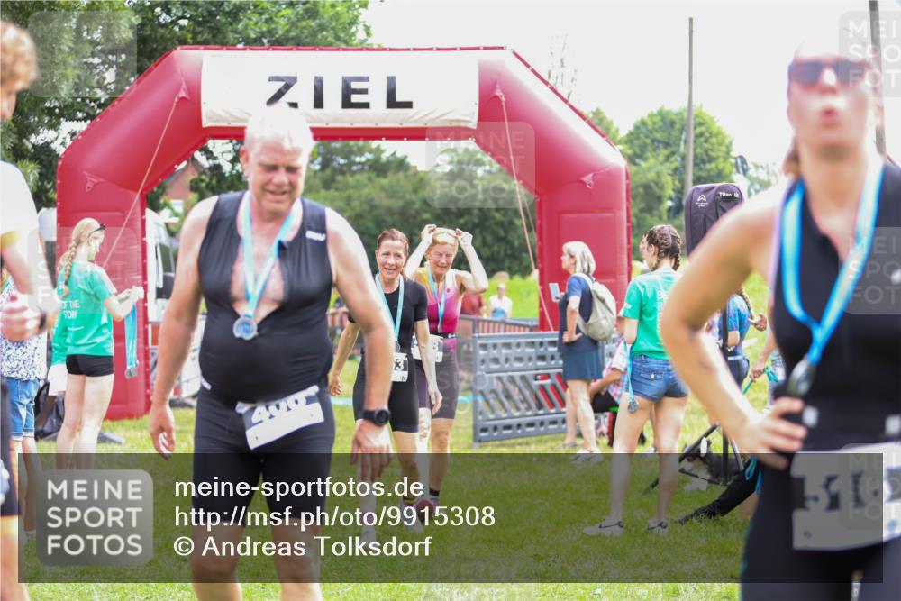 21.06.2026 - 29. Vierlanden-Triathlon Andreas Tolksdorf http://msf.ph/oto/9915308 21.06.2026 11:37:23 Ziel  meine-sportfotos.de