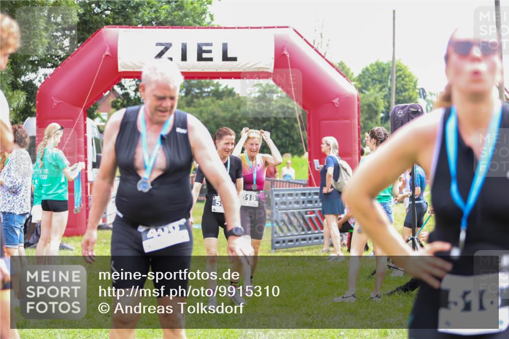 21.06.2026 - 29. Vierlanden-Triathlon Andreas Tolksdorf http://msf.ph/oto/9915310 21.06.2026 11:37:23 Ziel  meine-sportfotos.de