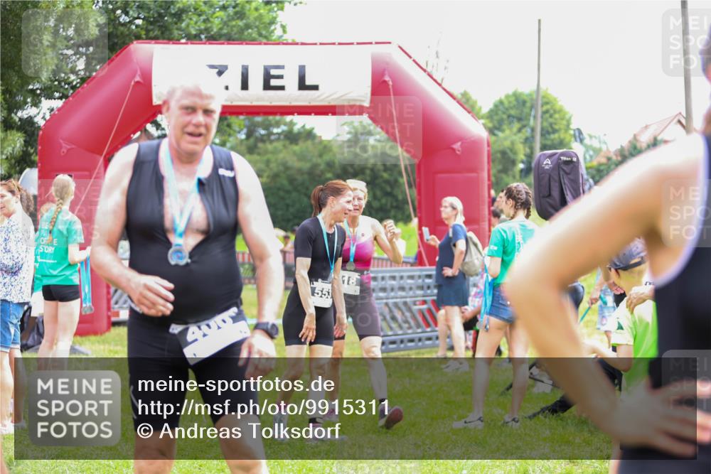 21.06.2026 - 29. Vierlanden-Triathlon Andreas Tolksdorf http://msf.ph/oto/9915311 21.06.2026 11:37:24 Ziel  meine-sportfotos.de