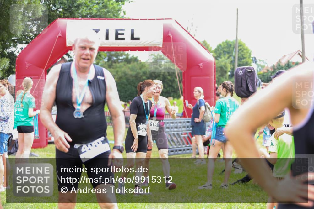 21.06.2026 - 29. Vierlanden-Triathlon Andreas Tolksdorf http://msf.ph/oto/9915312 21.06.2026 11:37:24 Ziel  meine-sportfotos.de