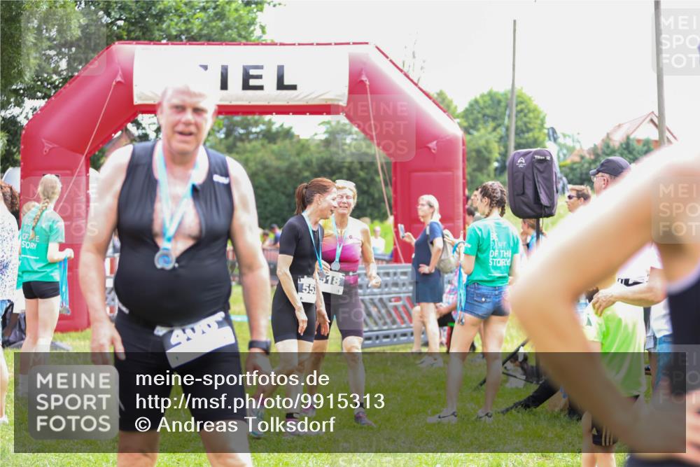 21.06.2026 - 29. Vierlanden-Triathlon Andreas Tolksdorf http://msf.ph/oto/9915313 21.06.2026 11:37:24 Ziel  meine-sportfotos.de