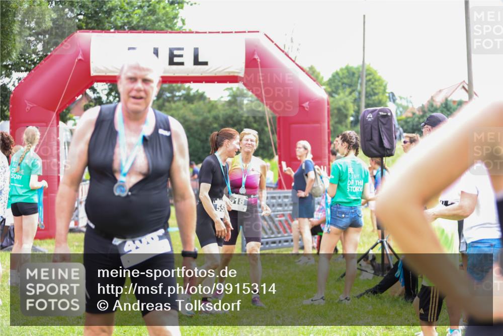 21.06.2026 - 29. Vierlanden-Triathlon Andreas Tolksdorf http://msf.ph/oto/9915314 21.06.2026 11:37:24 Ziel  meine-sportfotos.de
