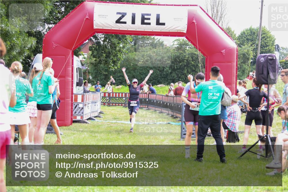 21.06.2026 - 29. Vierlanden-Triathlon Andreas Tolksdorf http://msf.ph/oto/9915325 21.06.2026 11:39:10 Ziel 543, 587 meine-sportfotos.de