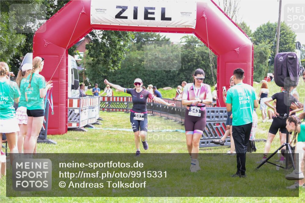 21.06.2026 - 29. Vierlanden-Triathlon Andreas Tolksdorf http://msf.ph/oto/9915331 21.06.2026 11:39:11 Ziel 587 meine-sportfotos.de