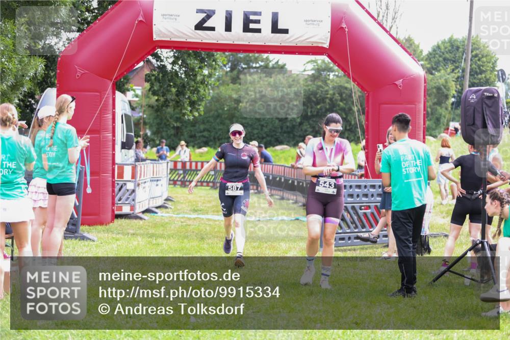 21.06.2026 - 29. Vierlanden-Triathlon Andreas Tolksdorf http://msf.ph/oto/9915334 21.06.2026 11:39:11 Ziel 587 meine-sportfotos.de