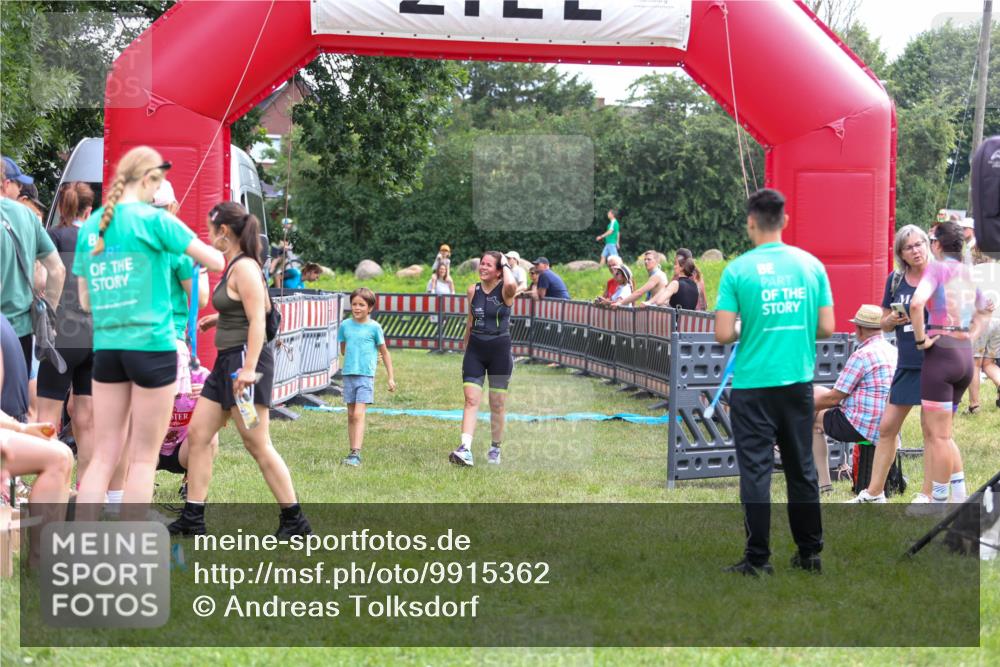 21.06.2026 - 29. Vierlanden-Triathlon Andreas Tolksdorf http://msf.ph/oto/9915362 21.06.2026 11:40:01 Ziel 568 meine-sportfotos.de
