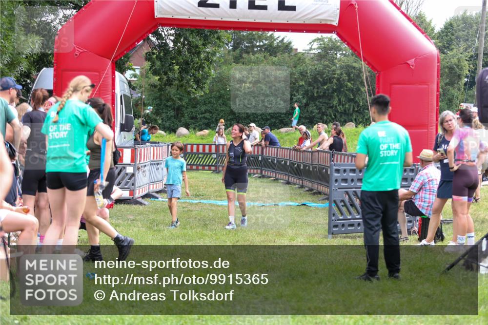 21.06.2026 - 29. Vierlanden-Triathlon Andreas Tolksdorf http://msf.ph/oto/9915365 21.06.2026 11:40:01 Ziel 568 meine-sportfotos.de