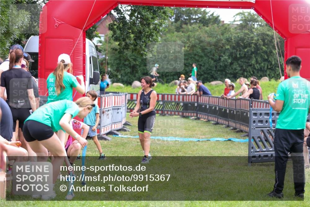 21.06.2026 - 29. Vierlanden-Triathlon Andreas Tolksdorf http://msf.ph/oto/9915367 21.06.2026 11:40:03 Ziel  meine-sportfotos.de