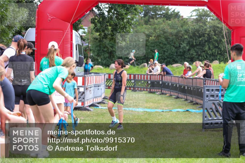 21.06.2026 - 29. Vierlanden-Triathlon Andreas Tolksdorf http://msf.ph/oto/9915370 21.06.2026 11:40:03 Ziel  meine-sportfotos.de
