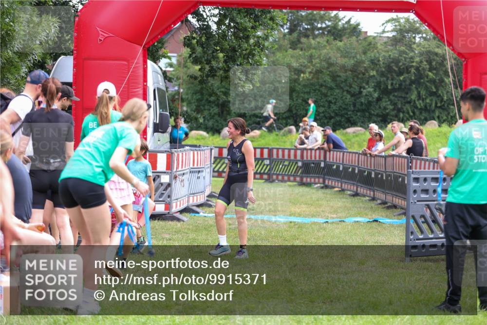 21.06.2026 - 29. Vierlanden-Triathlon Andreas Tolksdorf http://msf.ph/oto/9915371 21.06.2026 11:40:03 Ziel  meine-sportfotos.de