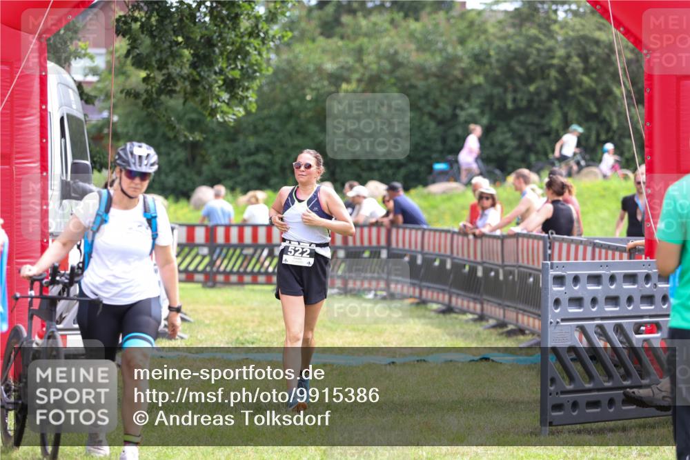 21.06.2026 - 29. Vierlanden-Triathlon Andreas Tolksdorf http://msf.ph/oto/9915386 21.06.2026 11:40:24 Ziel 522 meine-sportfotos.de
