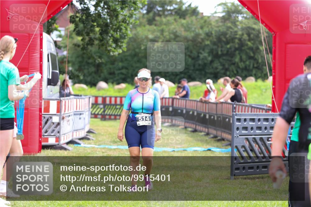 21.06.2026 - 29. Vierlanden-Triathlon Andreas Tolksdorf http://msf.ph/oto/9915401 21.06.2026 11:40:56 Ziel  meine-sportfotos.de