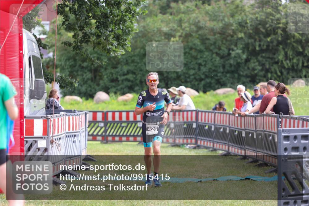 21.06.2026 - 29. Vierlanden-Triathlon Andreas Tolksdorf http://msf.ph/oto/9915415 21.06.2026 11:41:19 Ziel 426 meine-sportfotos.de