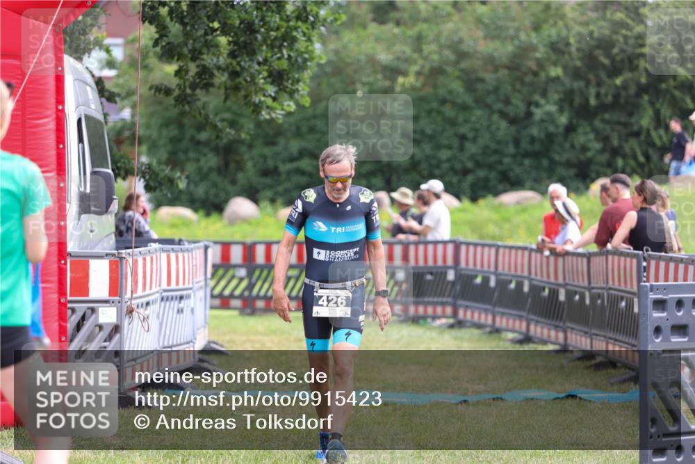 21.06.2026 - 29. Vierlanden-Triathlon Andreas Tolksdorf http://msf.ph/oto/9915423 21.06.2026 11:41:21 Ziel 426 meine-sportfotos.de