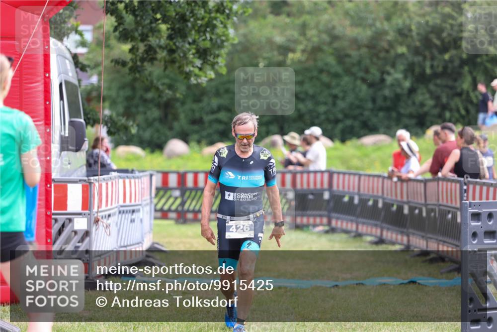 21.06.2026 - 29. Vierlanden-Triathlon Andreas Tolksdorf http://msf.ph/oto/9915425 21.06.2026 11:41:21 Ziel 426 meine-sportfotos.de