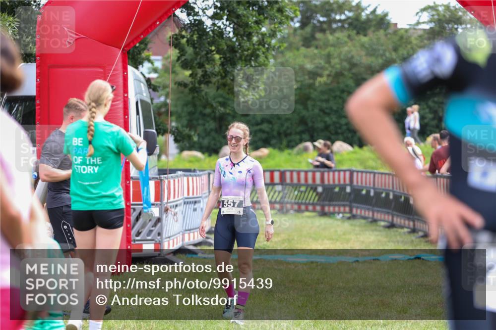 21.06.2026 - 29. Vierlanden-Triathlon Andreas Tolksdorf http://msf.ph/oto/9915439 21.06.2026 11:41:37 Ziel 205, 557, 563, 590 meine-sportfotos.de