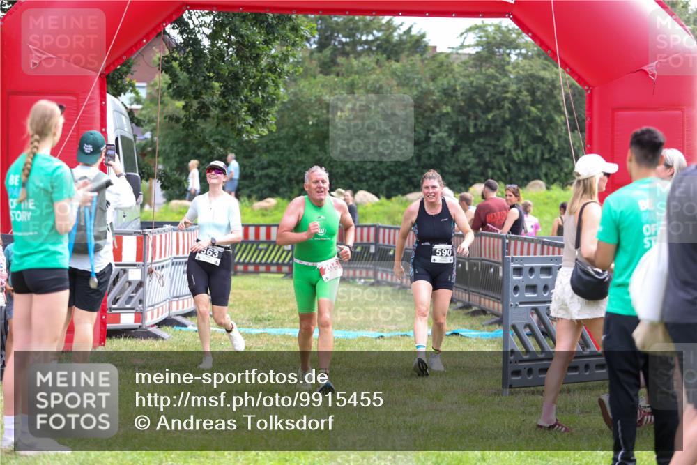 21.06.2026 - 29. Vierlanden-Triathlon Andreas Tolksdorf http://msf.ph/oto/9915455 21.06.2026 11:41:48 Ziel 205, 563, 590 meine-sportfotos.de