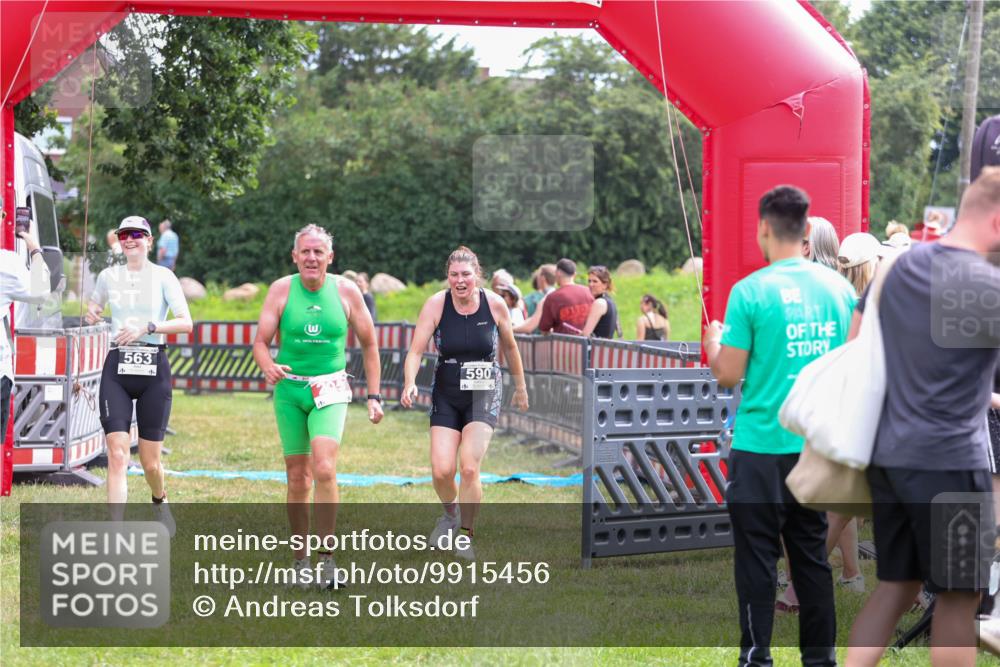 21.06.2026 - 29. Vierlanden-Triathlon Andreas Tolksdorf http://msf.ph/oto/9915456 21.06.2026 11:41:49 Ziel 205, 563, 590 meine-sportfotos.de