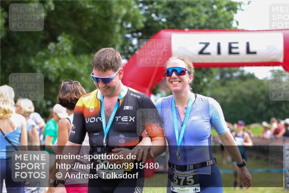 21.06.2026 - 29. Vierlanden-Triathlon Andreas Tolksdorf http://msf.ph/oto/9915480 21.06.2026 11:42:26 Ziel 484, 570, 579 meine-sportfotos.de