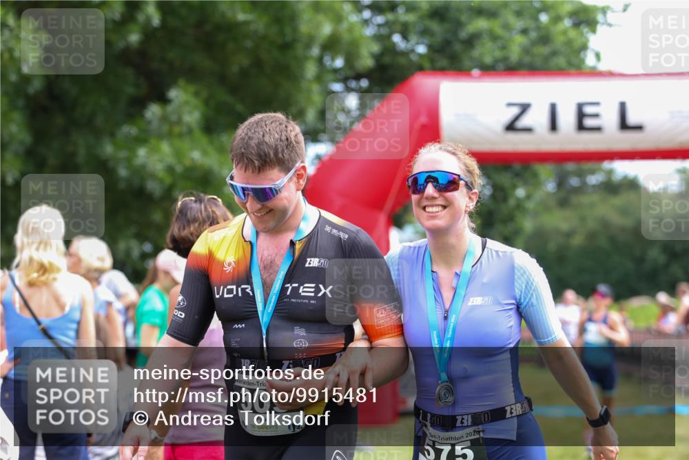 21.06.2026 - 29. Vierlanden-Triathlon Andreas Tolksdorf http://msf.ph/oto/9915481 21.06.2026 11:42:26 Ziel 484, 570, 579 meine-sportfotos.de