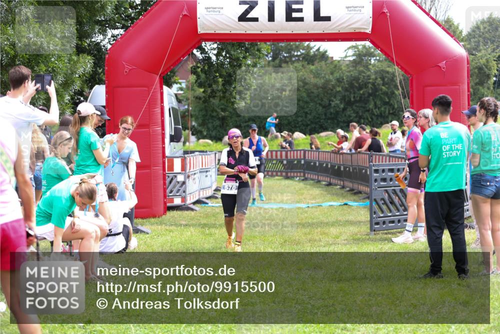 21.06.2026 - 29. Vierlanden-Triathlon Andreas Tolksdorf http://msf.ph/oto/9915500 21.06.2026 11:42:41 Ziel 515, 570 meine-sportfotos.de
