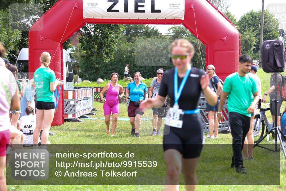 21.06.2026 - 29. Vierlanden-Triathlon Andreas Tolksdorf http://msf.ph/oto/9915539 21.06.2026 11:43:10 Ziel 613 meine-sportfotos.de