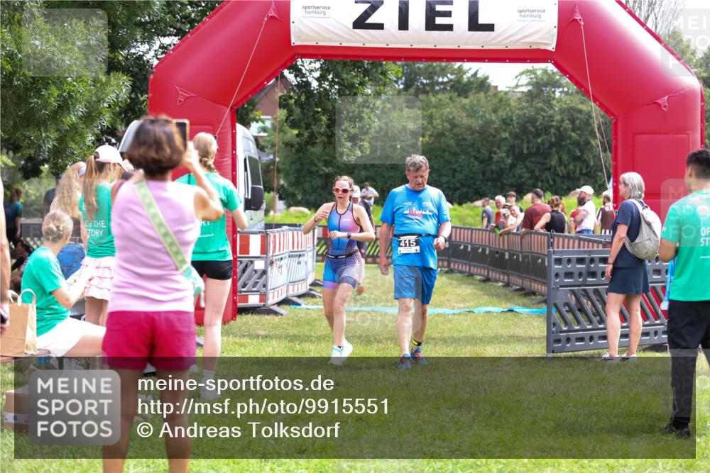 21.06.2026 - 29. Vierlanden-Triathlon Andreas Tolksdorf http://msf.ph/oto/9915551 21.06.2026 11:43:33 Ziel 415, 455, 576 meine-sportfotos.de
