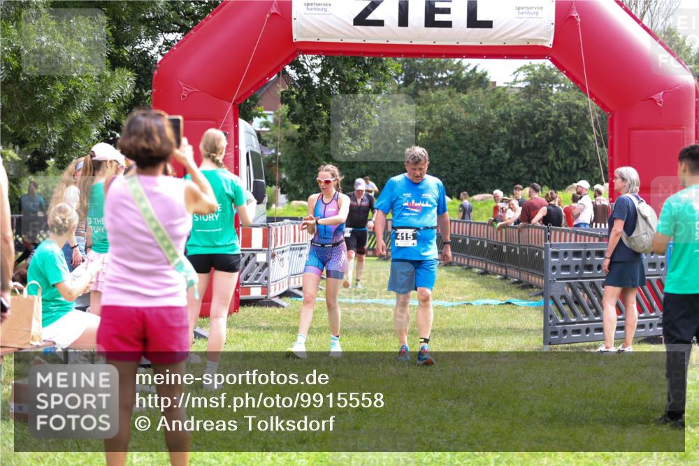 21.06.2026 - 29. Vierlanden-Triathlon Andreas Tolksdorf http://msf.ph/oto/9915558 21.06.2026 11:43:33 Ziel 415, 455, 576 meine-sportfotos.de
