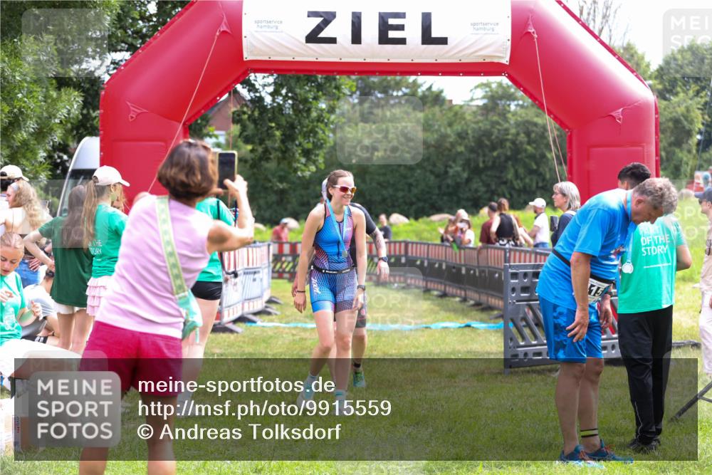 21.06.2026 - 29. Vierlanden-Triathlon Andreas Tolksdorf http://msf.ph/oto/9915559 21.06.2026 11:43:42 Ziel 556 meine-sportfotos.de