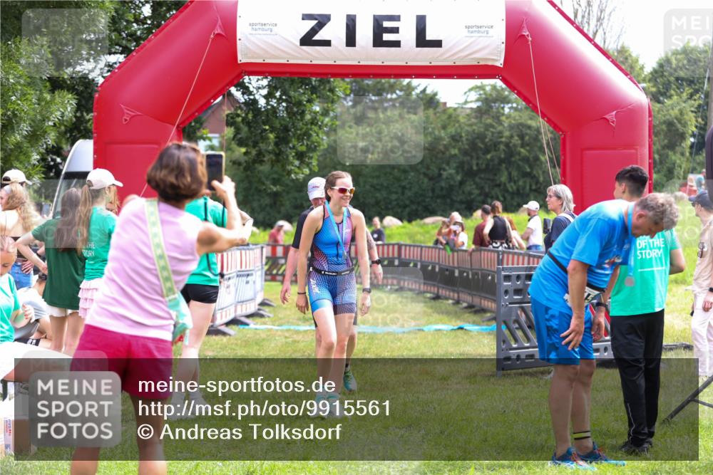 21.06.2026 - 29. Vierlanden-Triathlon Andreas Tolksdorf http://msf.ph/oto/9915561 21.06.2026 11:43:42 Ziel 556 meine-sportfotos.de
