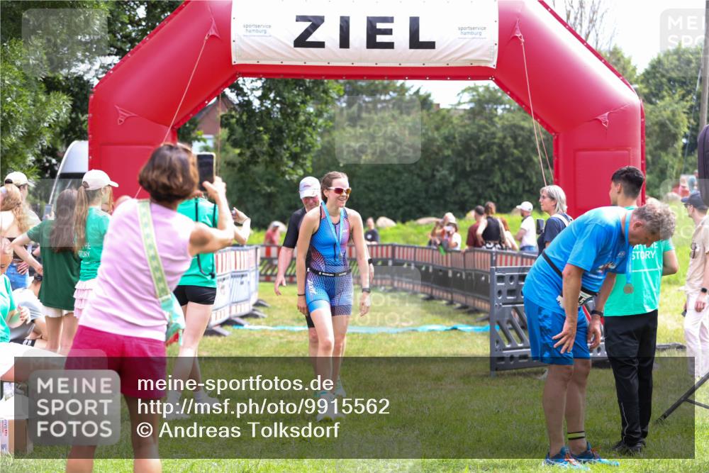 21.06.2026 - 29. Vierlanden-Triathlon Andreas Tolksdorf http://msf.ph/oto/9915562 21.06.2026 11:43:42 Ziel 556 meine-sportfotos.de