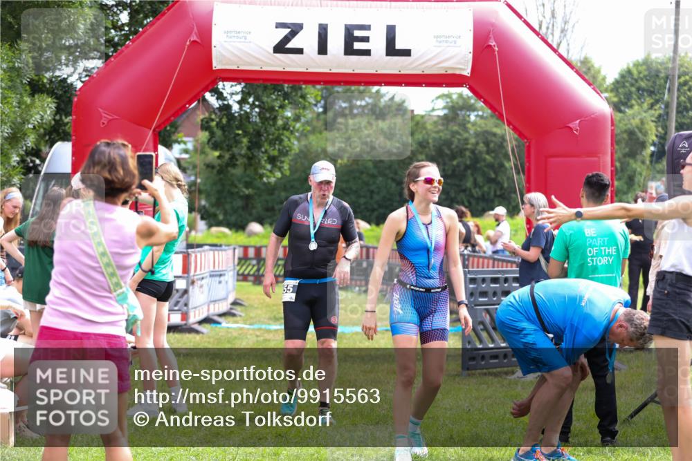 21.06.2026 - 29. Vierlanden-Triathlon Andreas Tolksdorf http://msf.ph/oto/9915563 21.06.2026 11:43:45 Ziel 556 meine-sportfotos.de