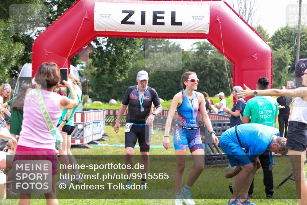21.06.2026 - 29. Vierlanden-Triathlon Andreas Tolksdorf http://msf.ph/oto/9915565 21.06.2026 11:43:45 Ziel 556 meine-sportfotos.de